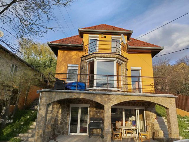 Eladó családi ház, Budaörsön 164.9 M Ft, 6 szobás