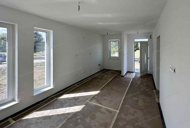 Eladó családi ház, Környén 84.9 M Ft, 2+1 szobás