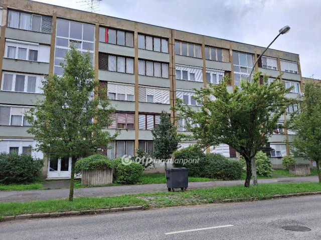 Eladó panellakás, Balassagyarmaton 35.9 M Ft, 2 szobás