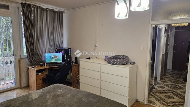 Eladó panellakás, Budapesten, III. kerületben, Kadosa utcában