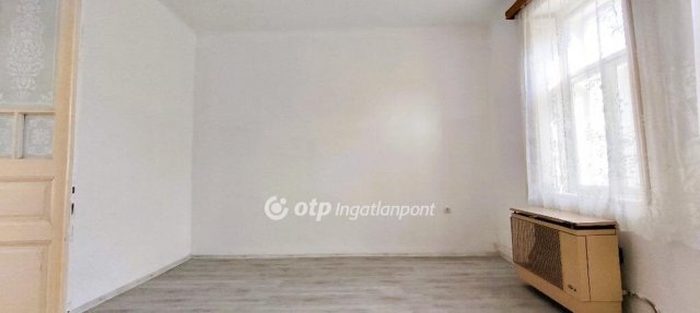 Eladó családi ház, Turán 39.99 M Ft, 2 szobás