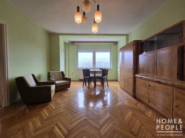 Eladó téglalakás, Szegeden 69.999 M Ft, 3+1 szobás