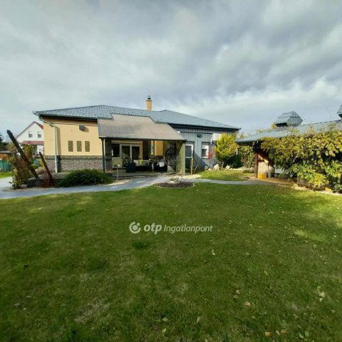 Eladó nyaraló, Nyíregyházán 149.9 M Ft, 4+2 szobás