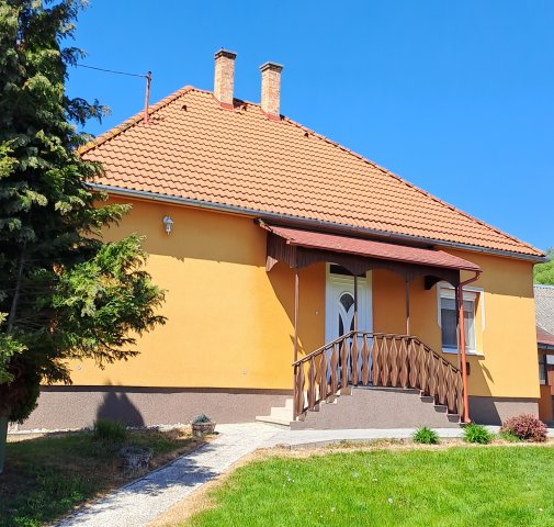 Eladó családi ház, Nagybajcson 69 M Ft, 4 szobás