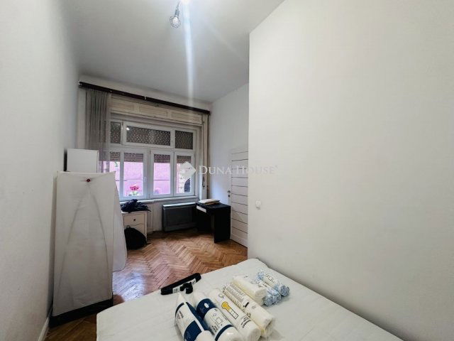 Eladó téglalakás, Budapesten, VIII. kerületben 65.5 M Ft