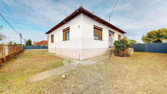 Eladó családi ház, Kálmánházán 30 M Ft, 3 szobás