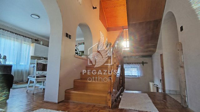 Eladó családi ház, Járdánházán 32.9 M Ft, 6 szobás
