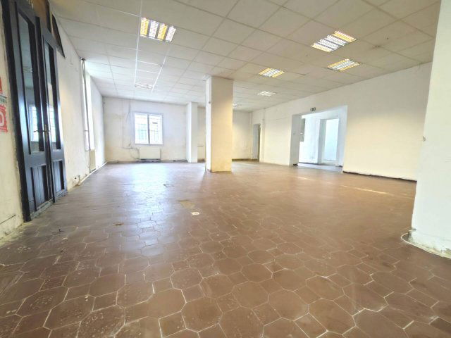 Kiadó üzlethelyiség, Miskolcon 300 E Ft / hó