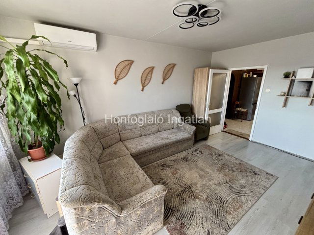 Eladó panellakás, Nyíregyházán 45.99 M Ft, 3 szobás