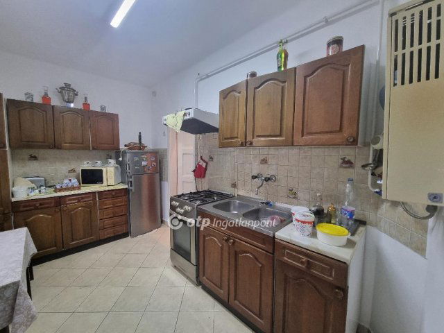 Eladó családi ház, Pápán 39.99 M Ft, 3 szobás