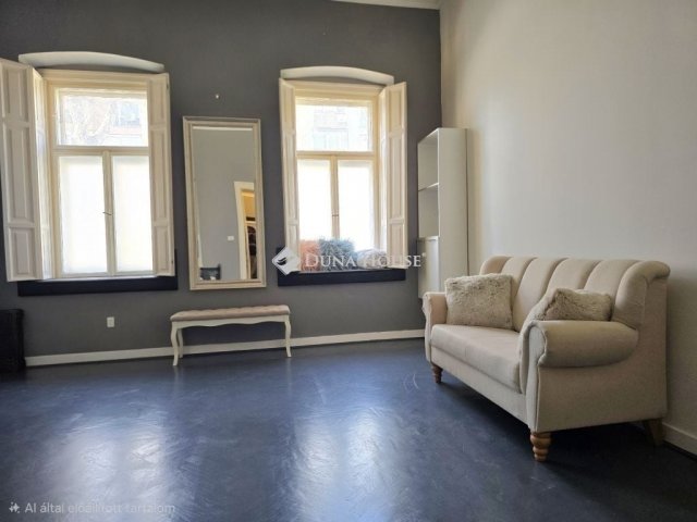 Eladó téglalakás, Pécsett 87.9 M Ft, 4 szobás