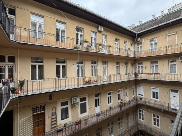 Eladó téglalakás, Budapesten, VIII. kerületben 104.9 M Ft