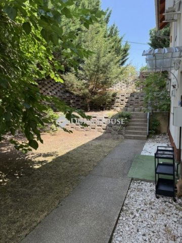 Eladó téglalakás, Pécsett 114.9 M Ft, 4 szobás