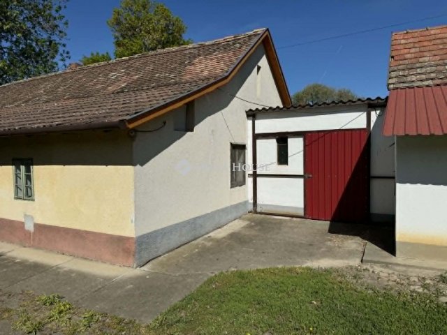 Eladó családi ház, Szentesen 26.5 M Ft, 3 szobás
