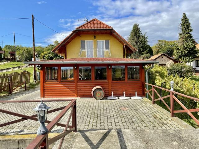 Eladó üzlethelyiség, Hévízen 140 M Ft / költözzbe.hu