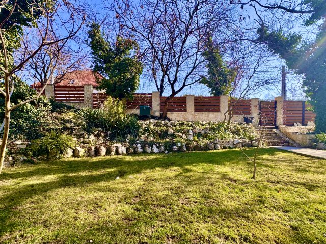 Eladó családi ház, Dunakeszin 239.9 M Ft, 5 szobás