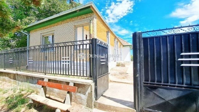 Eladó családi ház, Zsámbokon 49.9 M Ft, 3+1 szobás