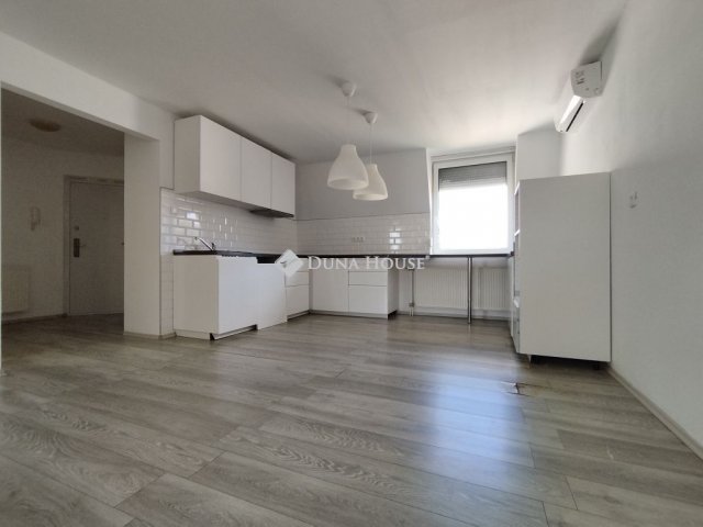 Eladó téglalakás, Tatabányán, Óvoda soron 54.99 M Ft, 3 szobás