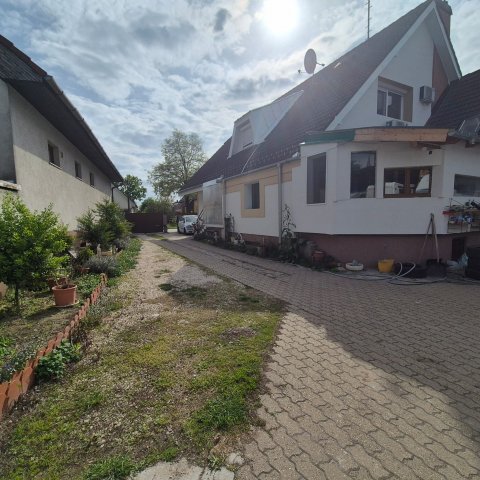 Eladó családi ház, Kecskeméten 121 M Ft, 5 szobás