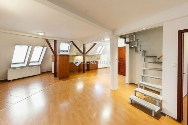 Eladó téglalakás, Kecskeméten 64.9 M Ft, 6 szobás