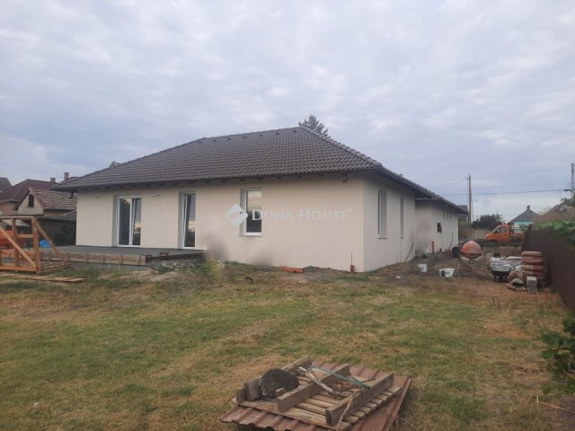 Eladó ikerház, Dabason 109.9 M Ft, 4 szobás