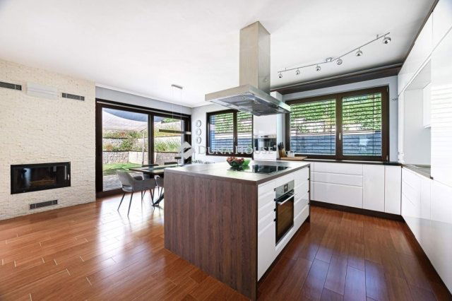 Eladó családi ház, Herceghalomon 240 M Ft, 4 szobás