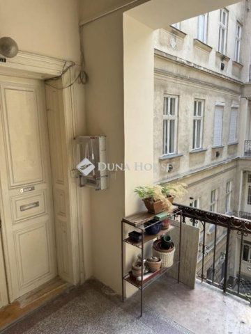 Eladó téglalakás, Budapesten, VI. kerületben 79 M Ft, 3 szobás