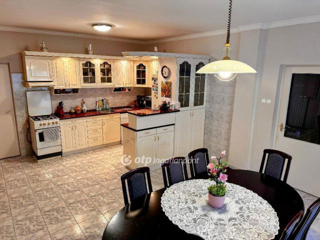 Eladó családi ház, Nádudvaron 74.9 M Ft, 4 szobás