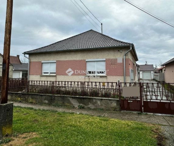 Eladó családi ház, Szigetváron 47 M Ft, 4 szobás