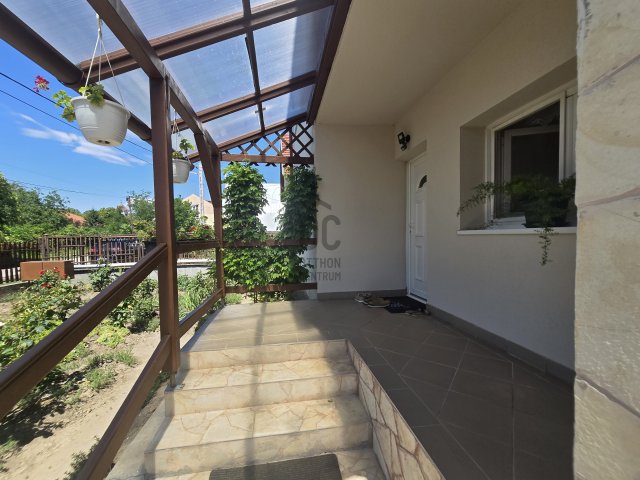 Eladó családi ház, Apcon 89.99 M Ft, 5 szobás