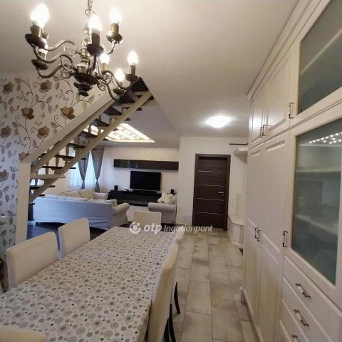 Eladó téglalakás, Nyíregyházán 93 M Ft, 5 szobás