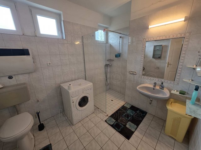 Kiadó családi ház, albérlet, Balatonfenyvesen 250 E Ft / hó