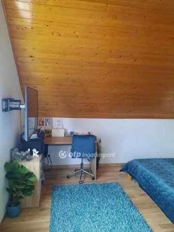 Eladó családi ház, Vonyarcvashegyen 178 M Ft, 11+2 szobás