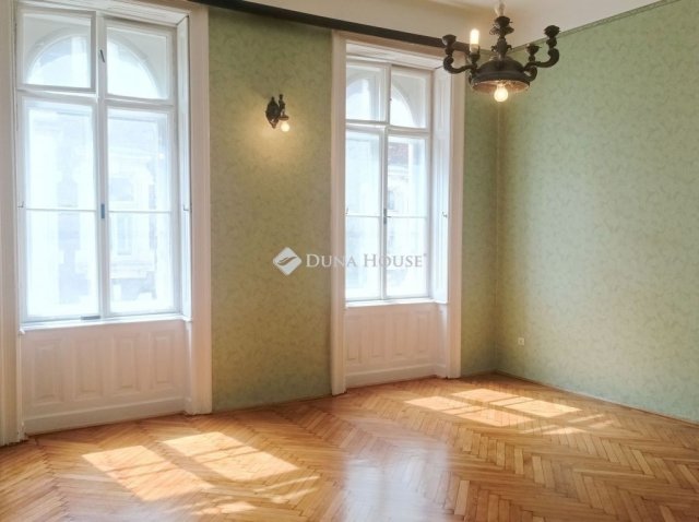 Eladó téglalakás, Budapesten, VIII. kerületben 125 M Ft