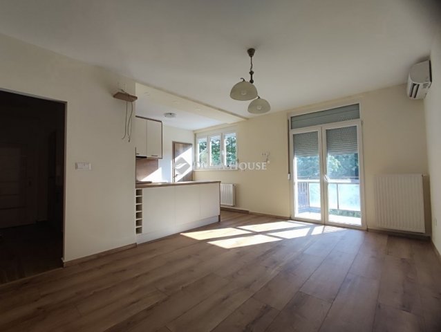 Kiadó téglalakás, albérlet, Pécsett 180 E Ft / hó, 3 szobás