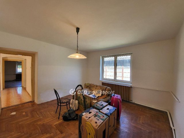 Eladó családi ház, Tamásiban 35 M Ft, 3 szobás