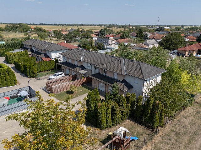 Eladó ikerház, Polgárdin 79.7 M Ft, 4 szobás