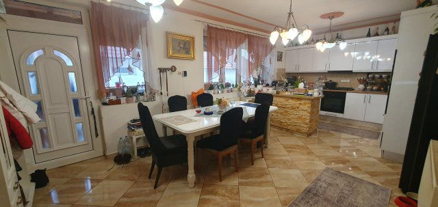 Eladó családi ház, Noszlopon 162.9 M Ft, 4+1 szobás