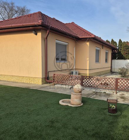 Eladó családi ház, Mikepércsen 119.9 M Ft, 5 szobás