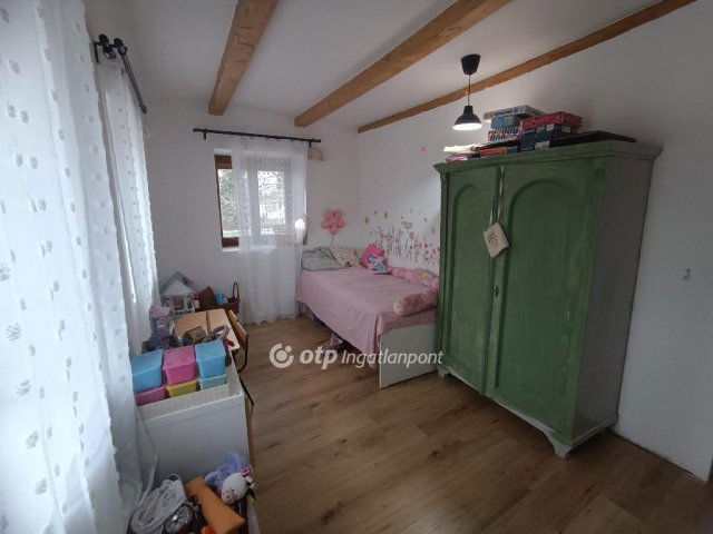 Eladó családi ház, Sukorón 104.9 M Ft, 3+1 szobás