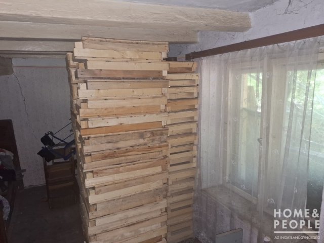Eladó családi ház, Szatymazon 16.2 M Ft, 1 szobás
