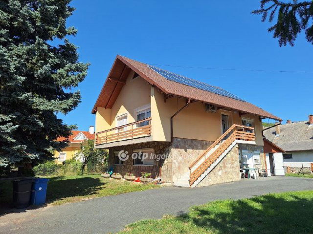 Eladó családi ház, Balatonfüreden 159 M Ft, 5 szobás