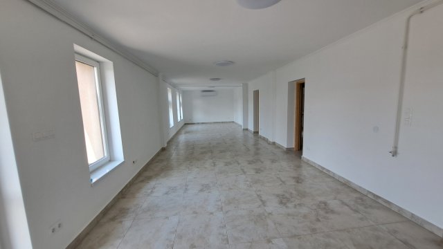 Eladó üzlethelyiség, Nyíregyházán 115 M Ft, 4 szobás