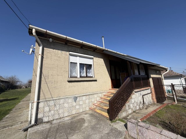 Eladó családi ház, Tiszaladányon 17.9 M Ft, 3+1 szobás