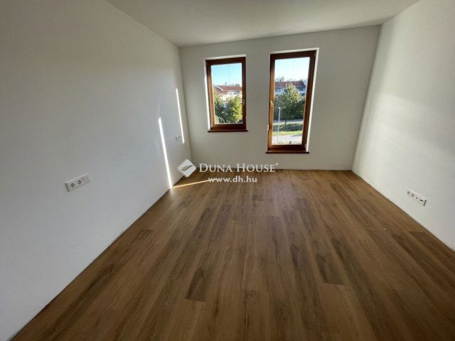 Eladó ikerház, Veszprémben 189 M Ft, 7 szobás