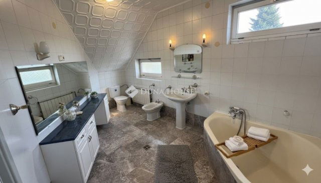 Eladó családi ház, Budapesten, XVI. kerületben 174 M Ft