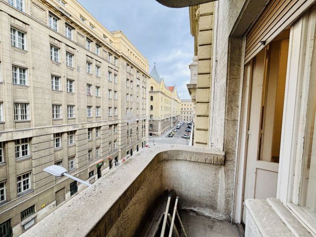 Eladó téglalakás, Budapesten, V. kerületben 168 M Ft, 4 szobás