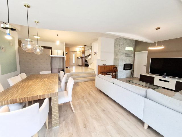 Eladó családi ház, Dunakeszin 280 M Ft, 6 szobás