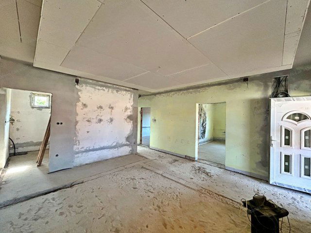 Eladó családi ház, Békésen 17 M Ft, 2 szobás