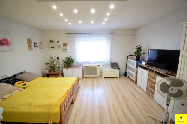 Eladó családi ház, Csepregen 29.9 M Ft, 2 szobás